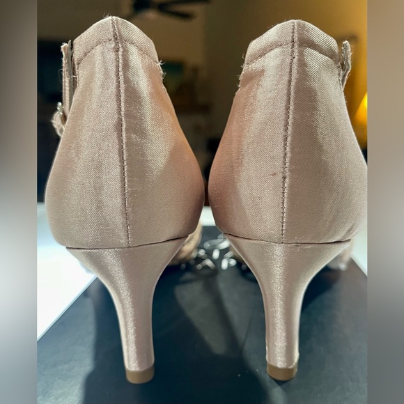 NWT ADRIANNA PAPELL Judy Shea Satin, Glittery, Size 7 1/2M - Picture 3 of 7